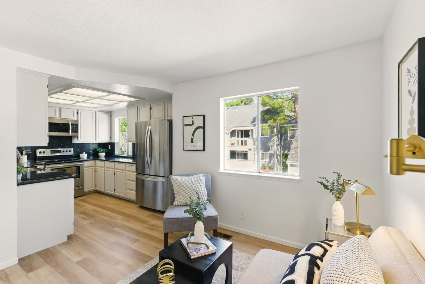 Detail Gallery Image 10 of 39 For 830 Portwalk Pl, Redwood City,  CA 94065 - 3 Beds | 2/1 Baths