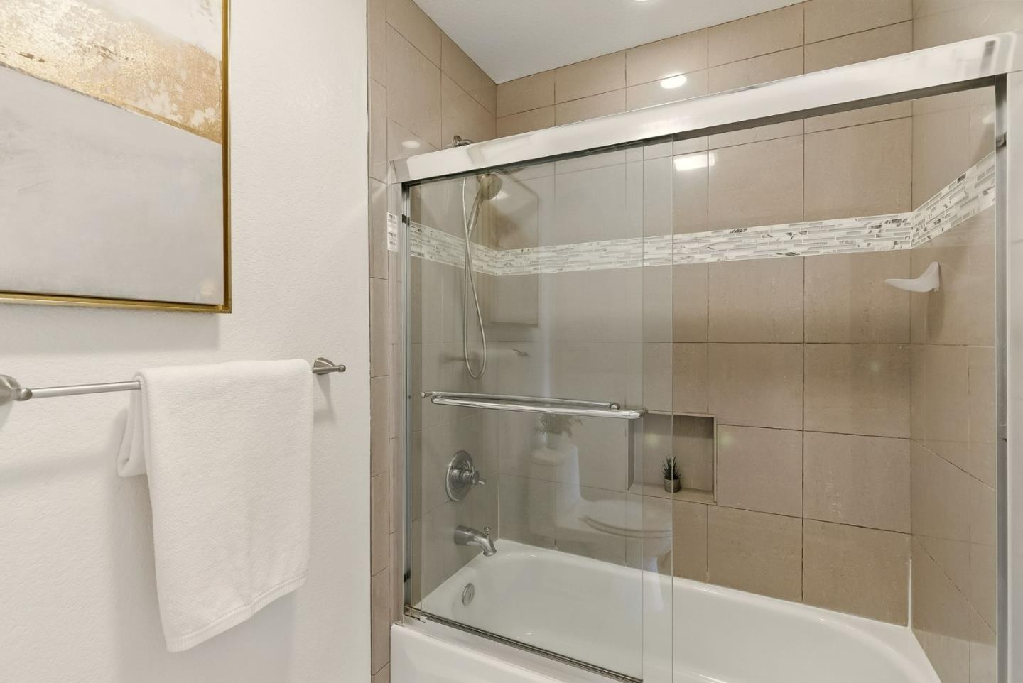 Detail Gallery Image 18 of 39 For 830 Portwalk Pl, Redwood City,  CA 94065 - 3 Beds | 2/1 Baths