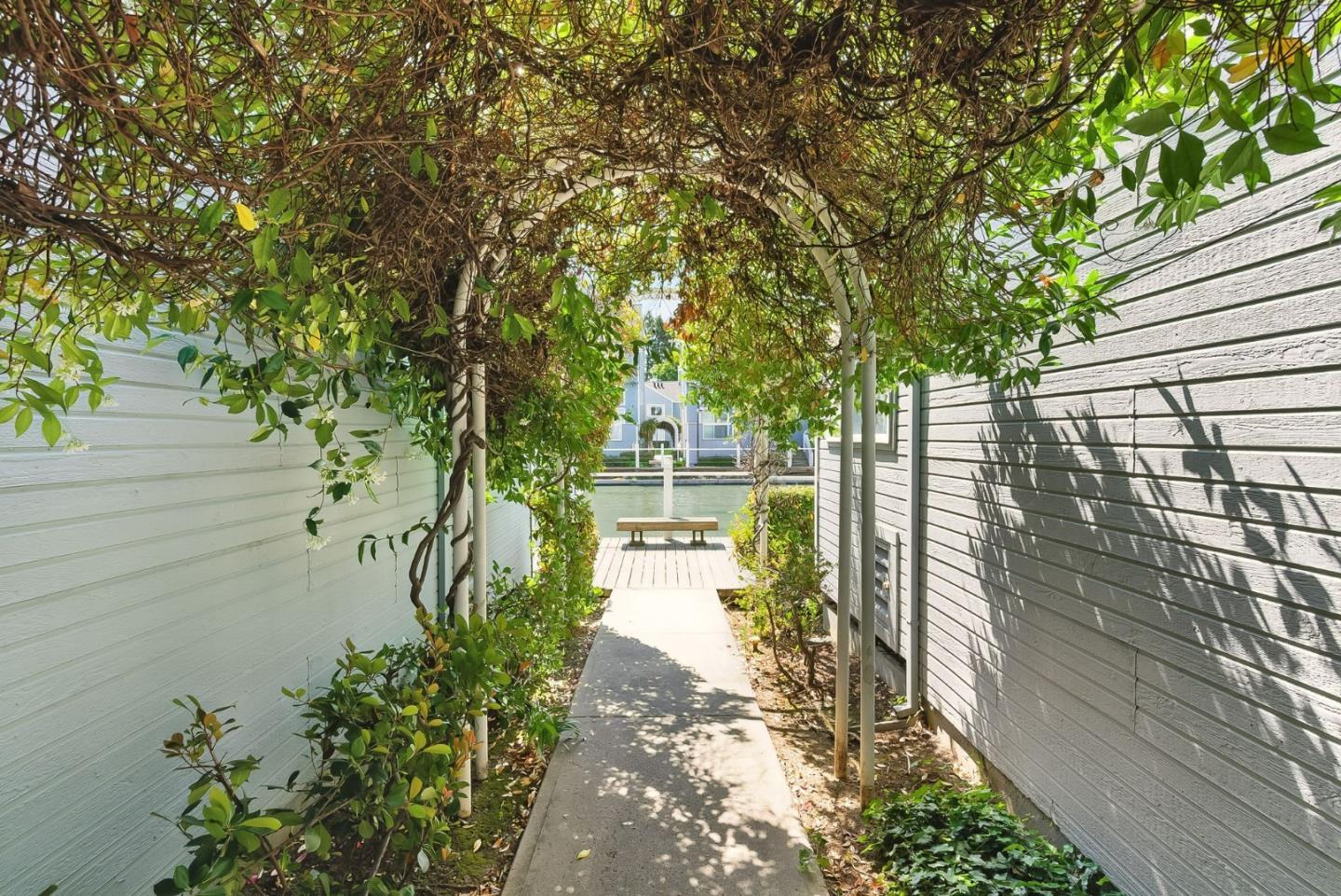 Detail Gallery Image 26 of 39 For 830 Portwalk Pl, Redwood City,  CA 94065 - 3 Beds | 2/1 Baths