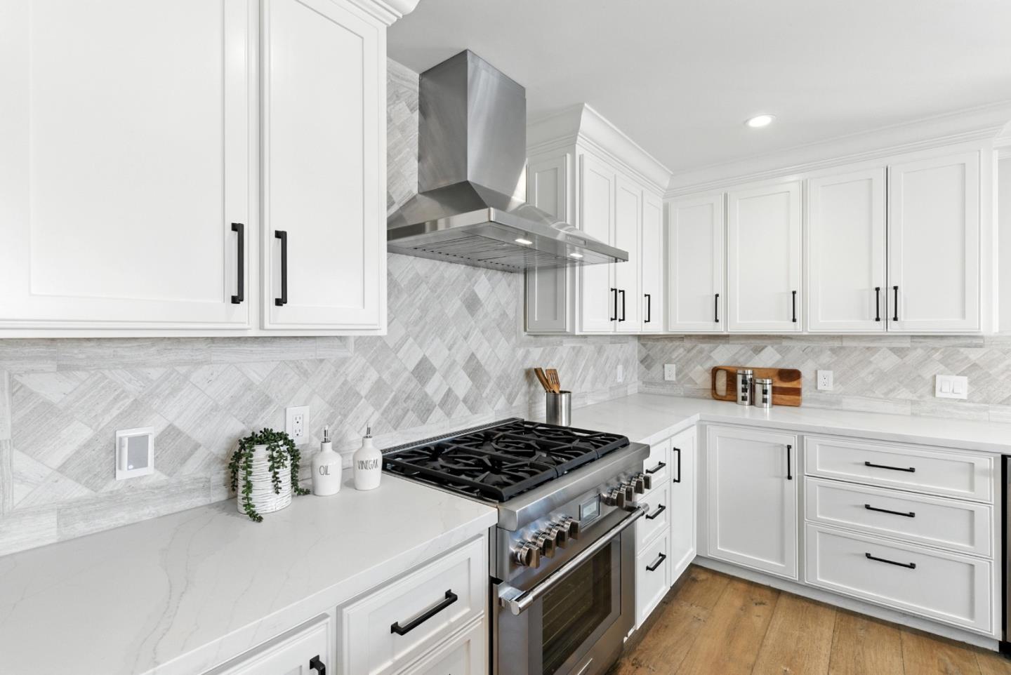 Detail Gallery Image 11 of 50 For 36 Wildwood Ave, San Carlos,  CA 94070 - 3 Beds | 2 Baths