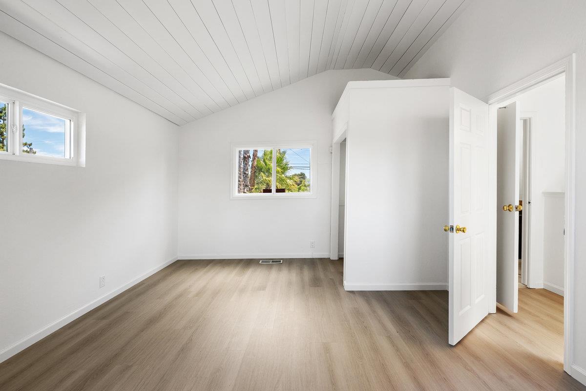 Detail Gallery Image 14 of 24 For 639 Douglas Ave, Redwood City,  CA 94063 - 3 Beds | 3/1 Baths