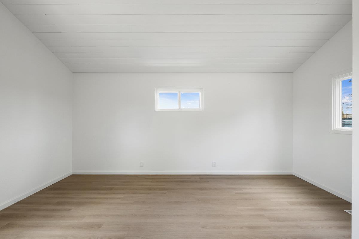 Detail Gallery Image 15 of 24 For 639 Douglas Ave, Redwood City,  CA 94063 - 3 Beds | 3/1 Baths