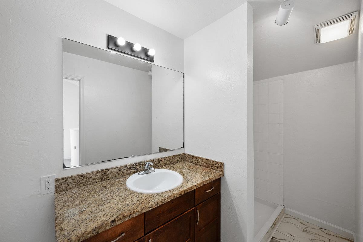 Detail Gallery Image 16 of 24 For 639 Douglas Ave, Redwood City,  CA 94063 - 3 Beds | 3/1 Baths