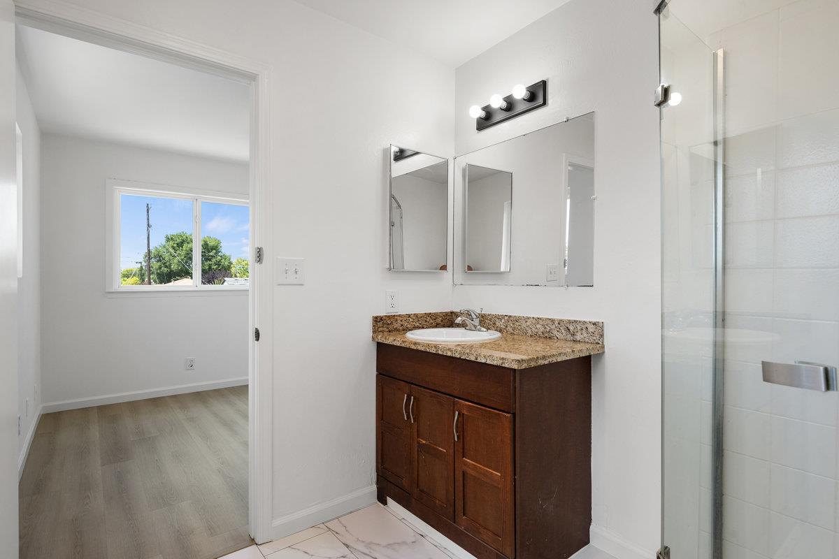 Detail Gallery Image 19 of 24 For 639 Douglas Ave, Redwood City,  CA 94063 - 3 Beds | 3/1 Baths