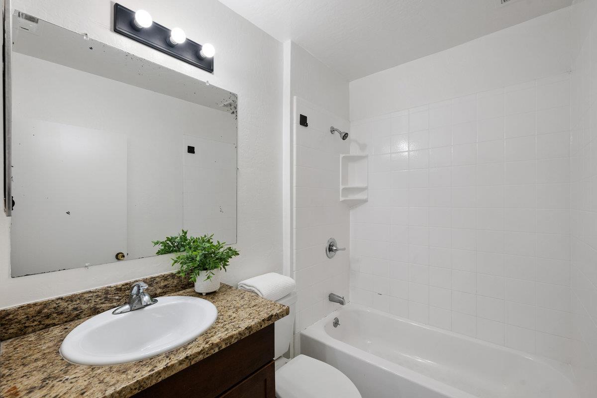 Detail Gallery Image 20 of 24 For 639 Douglas Ave, Redwood City,  CA 94063 - 3 Beds | 3/1 Baths