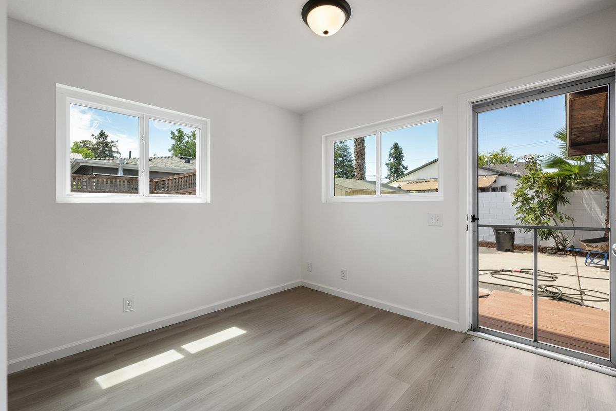 Detail Gallery Image 21 of 24 For 639 Douglas Ave, Redwood City,  CA 94063 - 3 Beds | 3/1 Baths