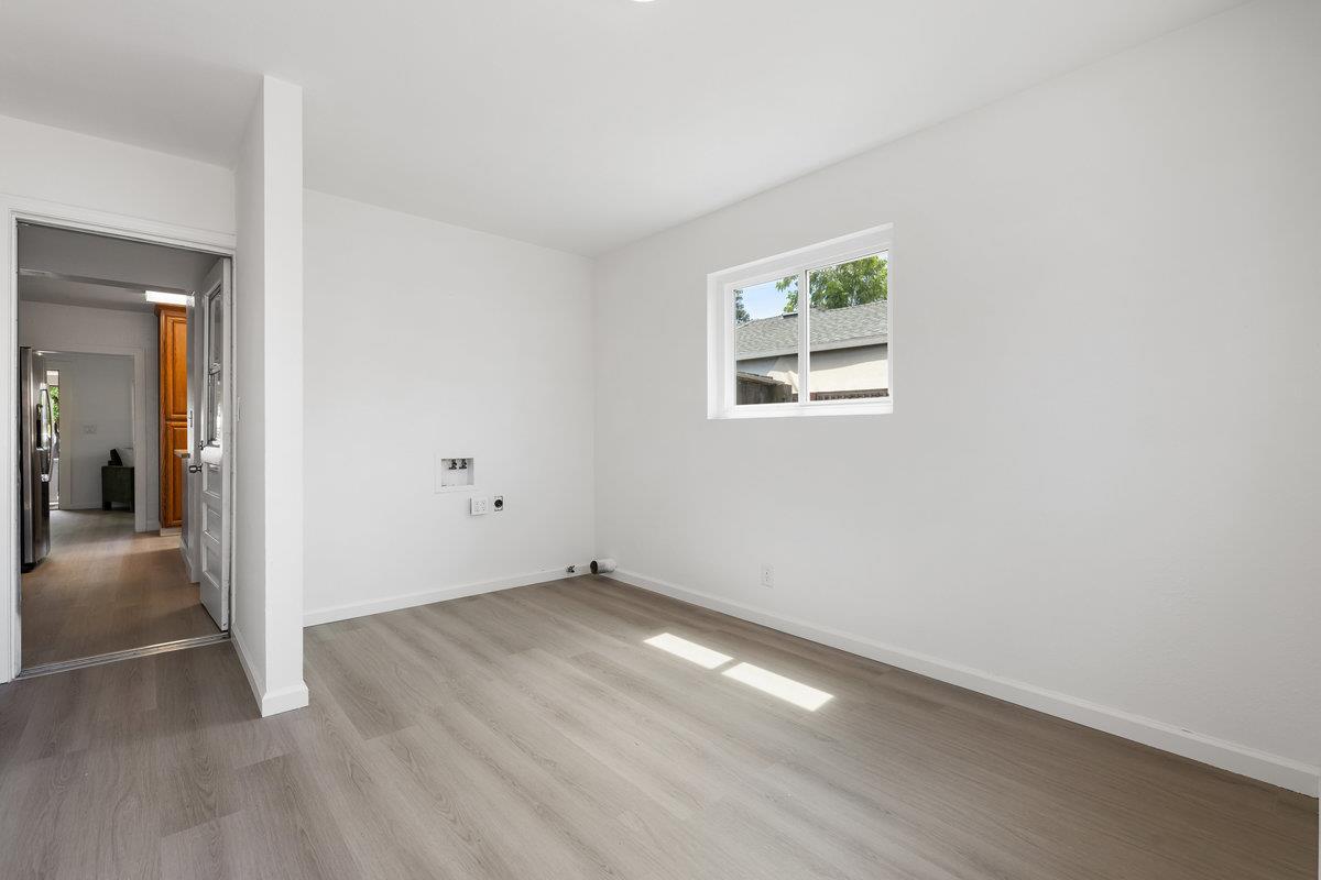 Detail Gallery Image 22 of 24 For 639 Douglas Ave, Redwood City,  CA 94063 - 3 Beds | 3/1 Baths