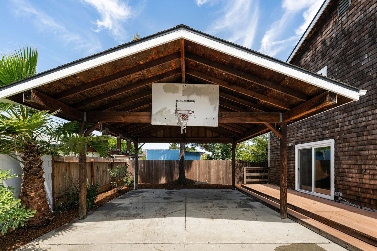 Detail Gallery Image 23 of 24 For 639 Douglas Ave, Redwood City,  CA 94063 - 3 Beds | 3/1 Baths
