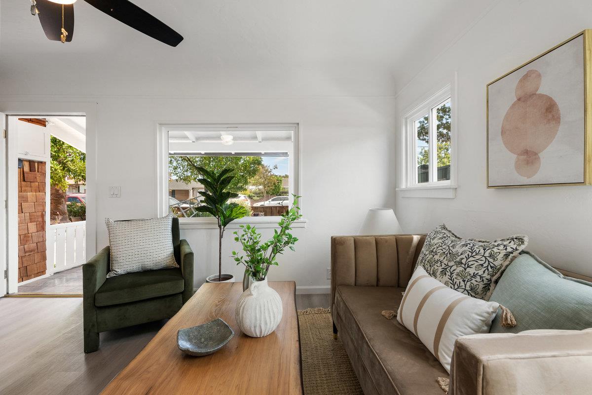 Detail Gallery Image 4 of 24 For 639 Douglas Ave, Redwood City,  CA 94063 - 3 Beds | 3/1 Baths