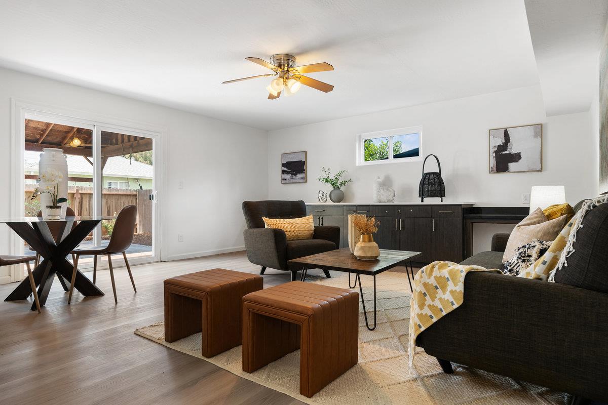Detail Gallery Image 8 of 24 For 639 Douglas Ave, Redwood City,  CA 94063 - 3 Beds | 3/1 Baths