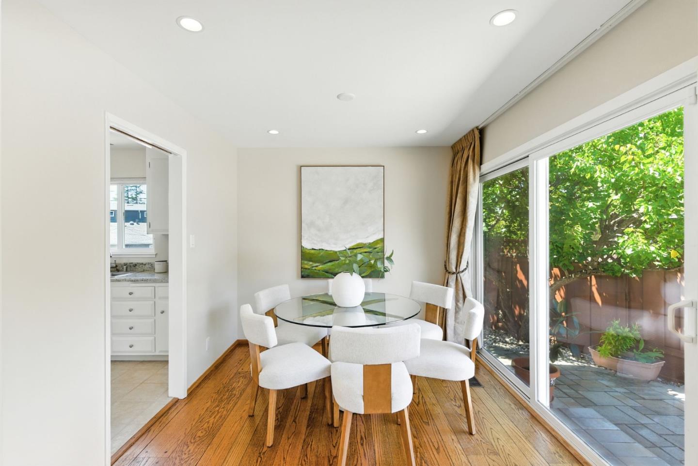 Detail Gallery Image 10 of 33 For 1 Dionne Ct, Belmont,  CA 94002 - 3 Beds | 2 Baths