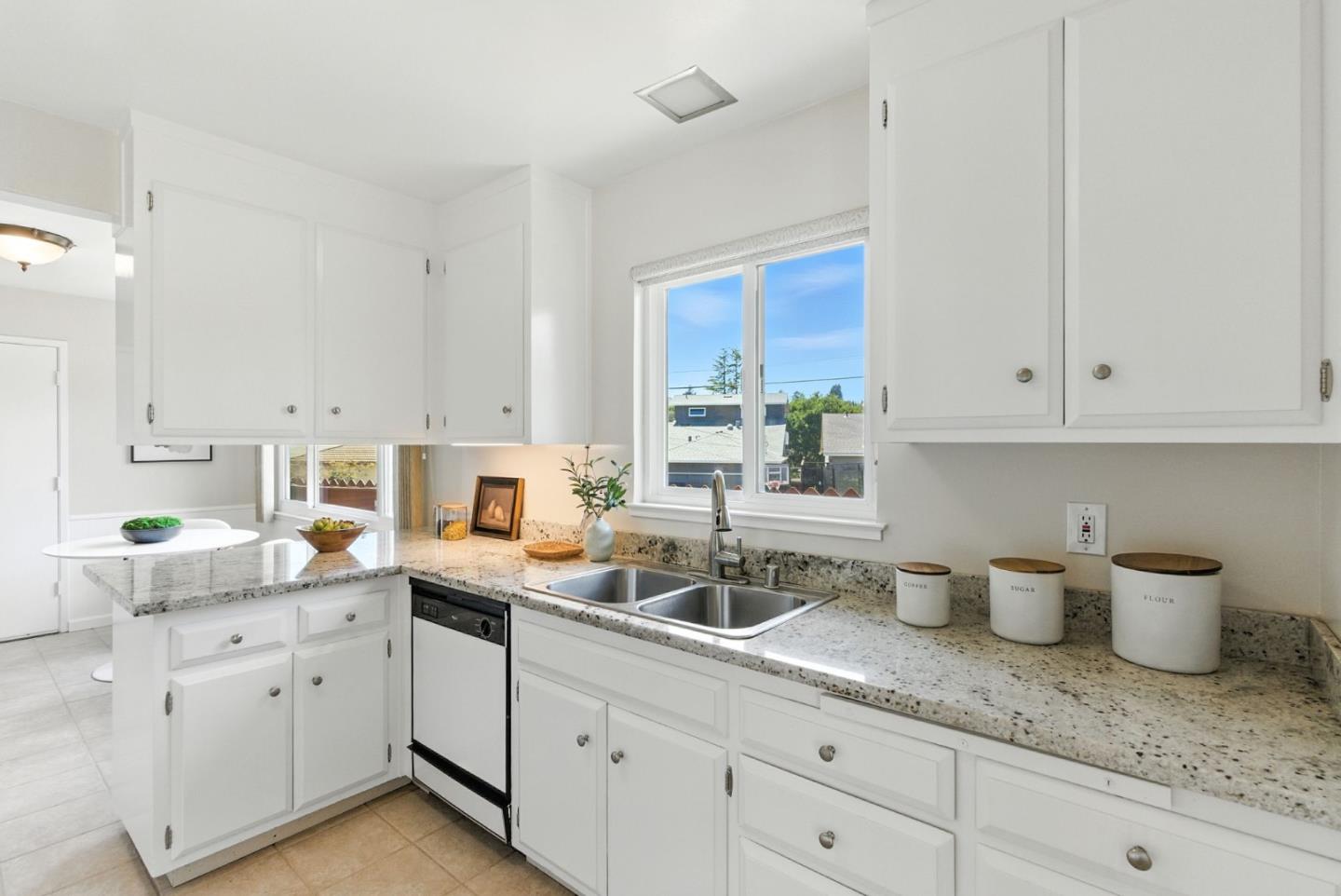 Detail Gallery Image 11 of 33 For 1 Dionne Ct, Belmont,  CA 94002 - 3 Beds | 2 Baths