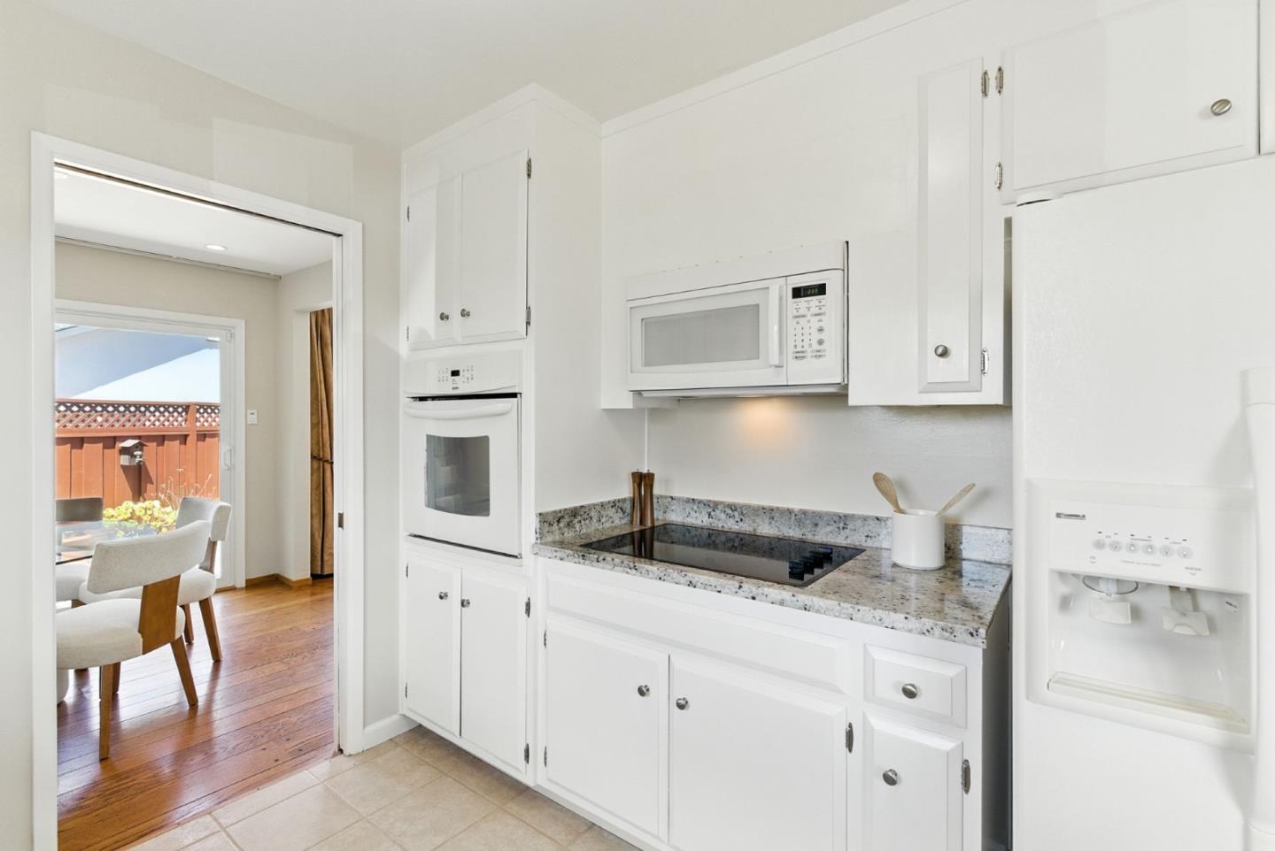 Detail Gallery Image 12 of 33 For 1 Dionne Ct, Belmont,  CA 94002 - 3 Beds | 2 Baths