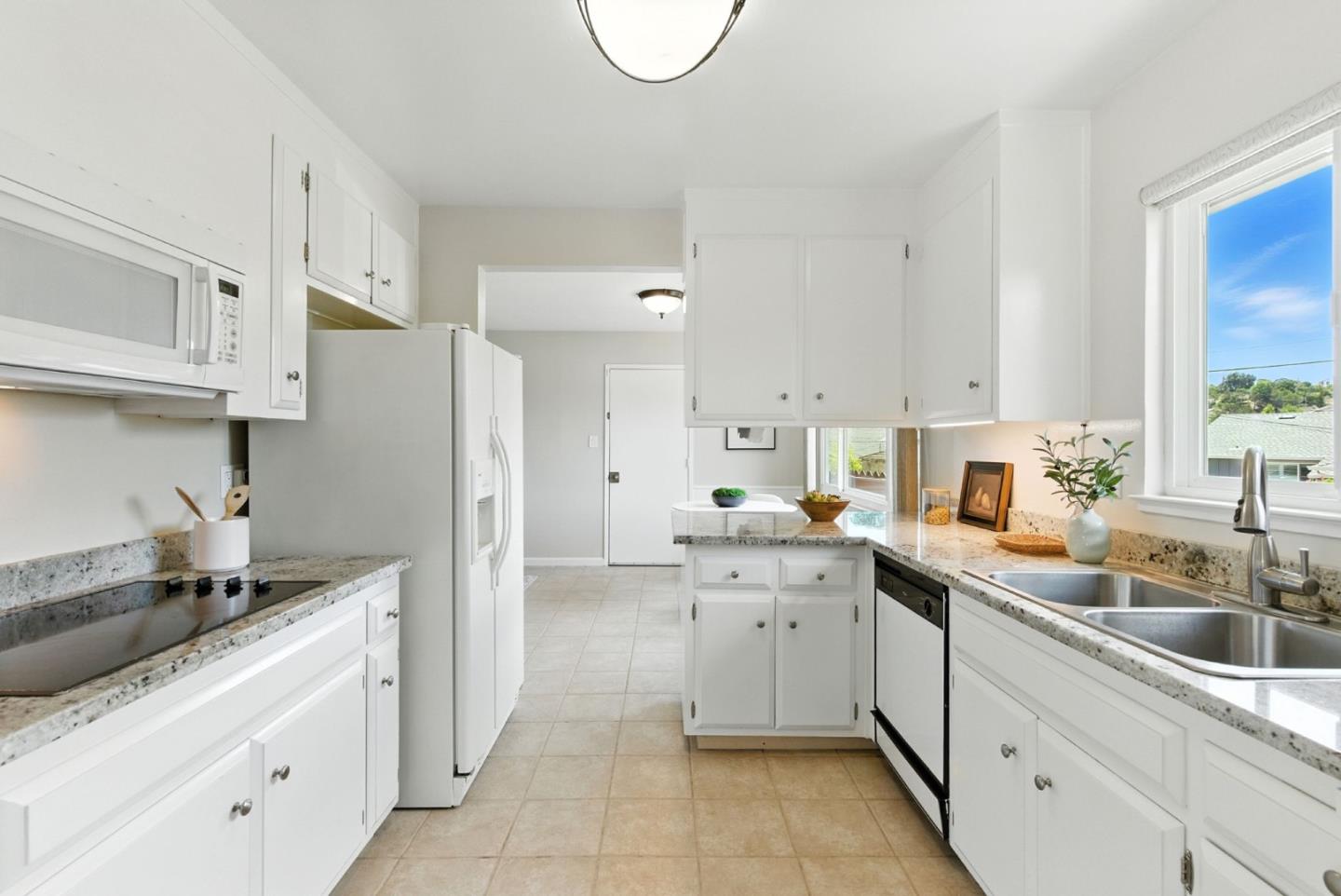 Detail Gallery Image 13 of 33 For 1 Dionne Ct, Belmont,  CA 94002 - 3 Beds | 2 Baths