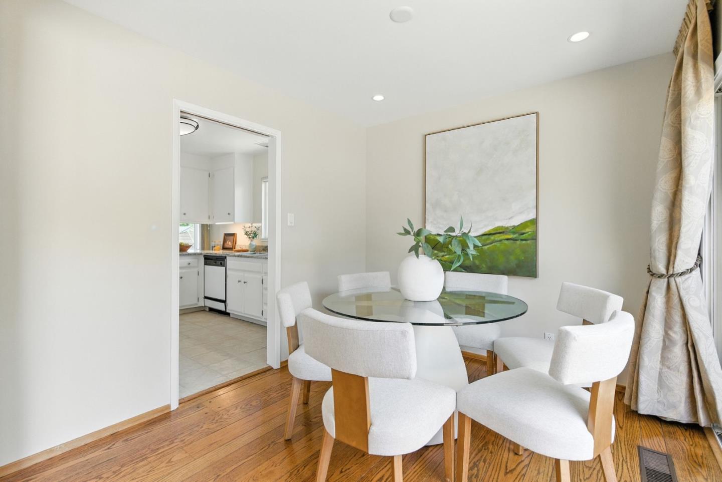 Detail Gallery Image 9 of 33 For 1 Dionne Ct, Belmont,  CA 94002 - 3 Beds | 2 Baths