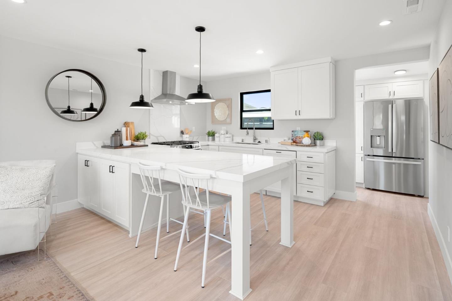 Detail Gallery Image 3 of 9 For 419 Daisy Ln, East Palo Alto,  CA 94303 - 3 Beds | 1 Baths