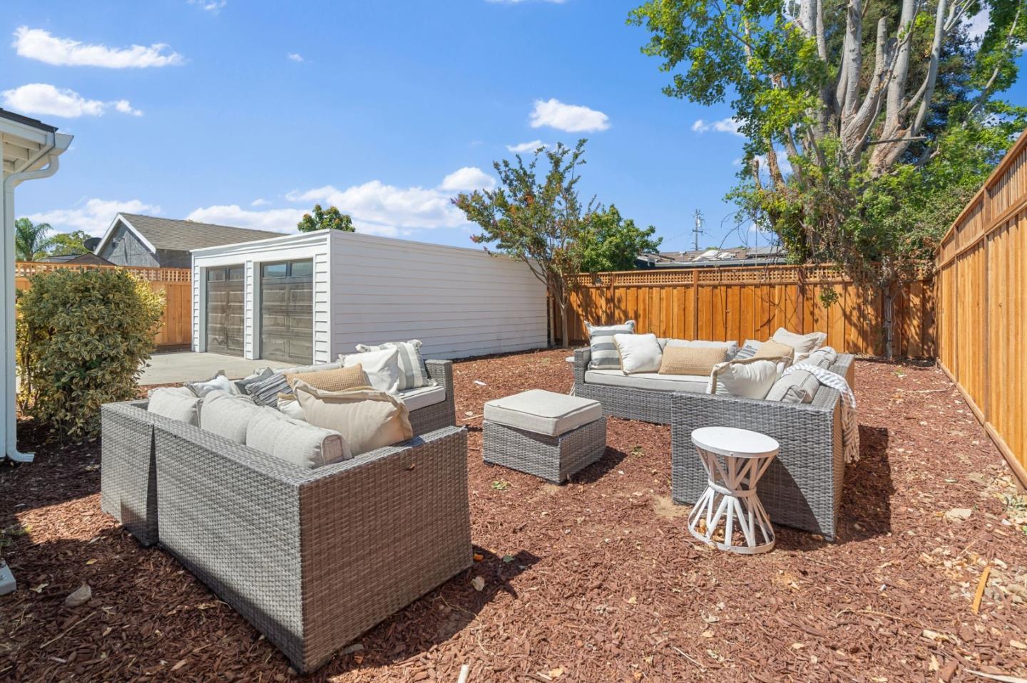 Detail Gallery Image 7 of 9 For 419 Daisy Ln, East Palo Alto,  CA 94303 - 3 Beds | 1 Baths