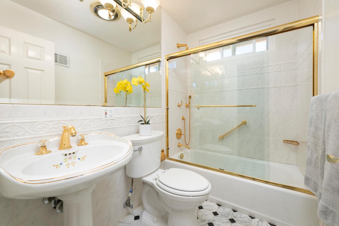 Detail Gallery Image 15 of 26 For 1149 Glenwood Dr, Millbrae,  CA 94030 - 3 Beds | 2 Baths