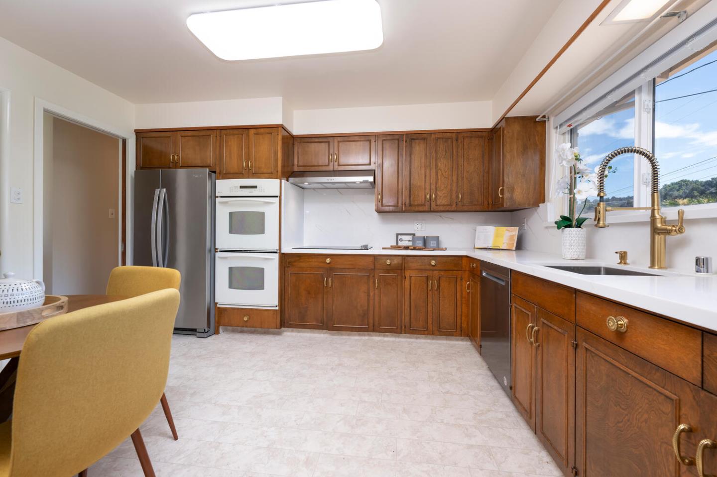 Detail Gallery Image 7 of 26 For 1149 Glenwood Dr, Millbrae,  CA 94030 - 3 Beds | 2 Baths