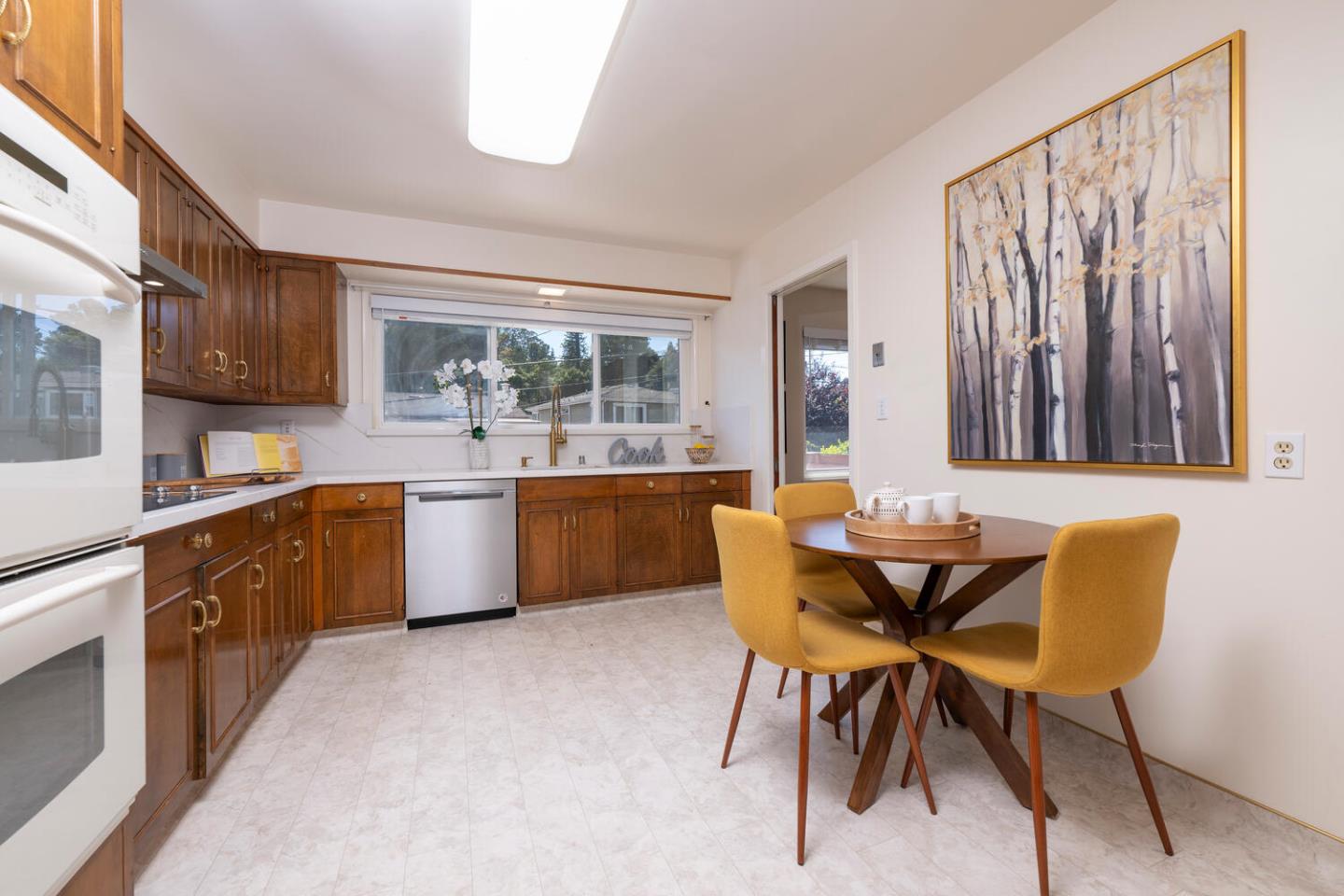 Detail Gallery Image 8 of 26 For 1149 Glenwood Dr, Millbrae,  CA 94030 - 3 Beds | 2 Baths