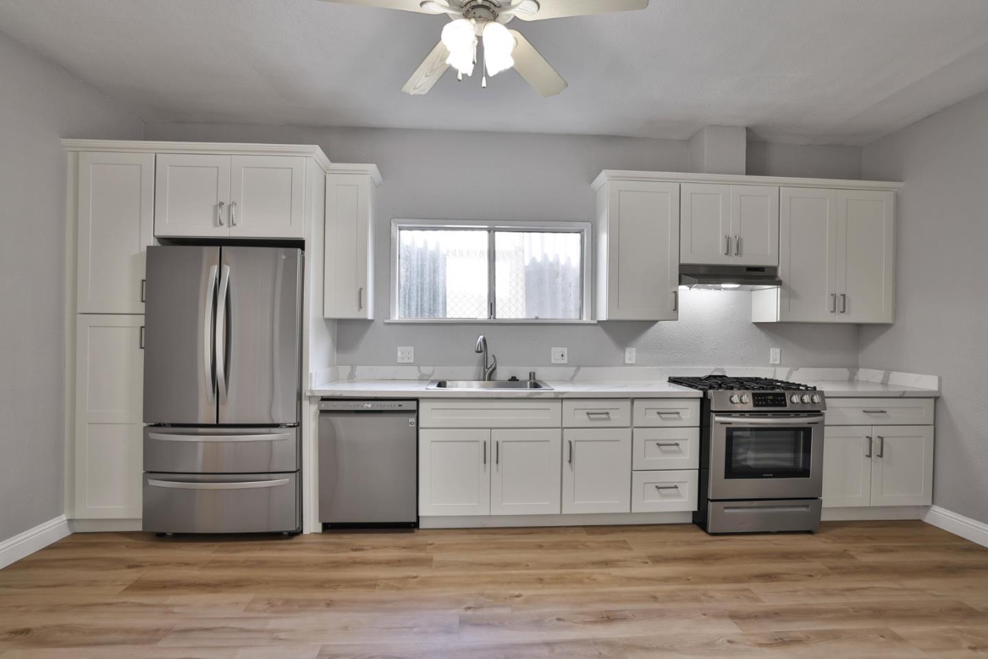 Detail Gallery Image 12 of 24 For 2643 Market St, Oakland,  CA 94607 - 3 Beds | 1 Baths