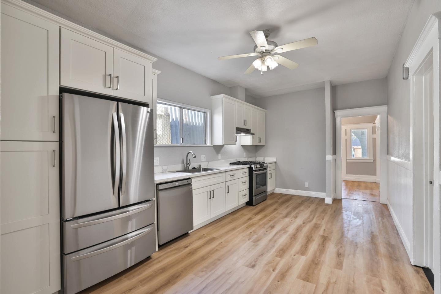 Detail Gallery Image 13 of 24 For 2643 Market St, Oakland,  CA 94607 - 3 Beds | 1 Baths