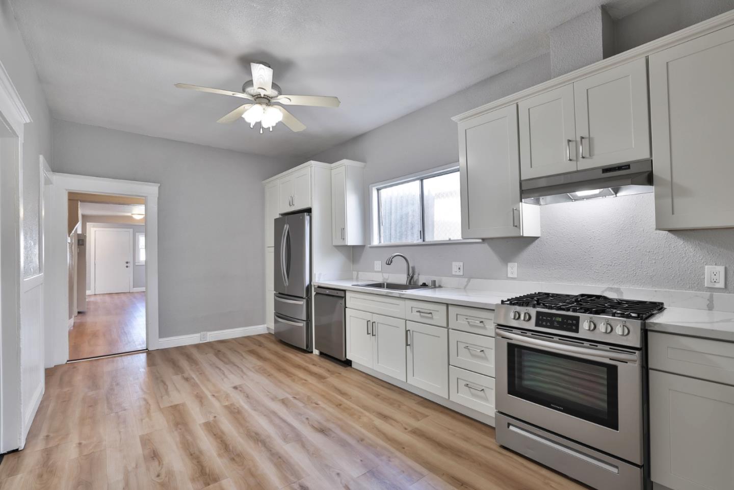 Detail Gallery Image 14 of 24 For 2643 Market St, Oakland,  CA 94607 - 3 Beds | 1 Baths