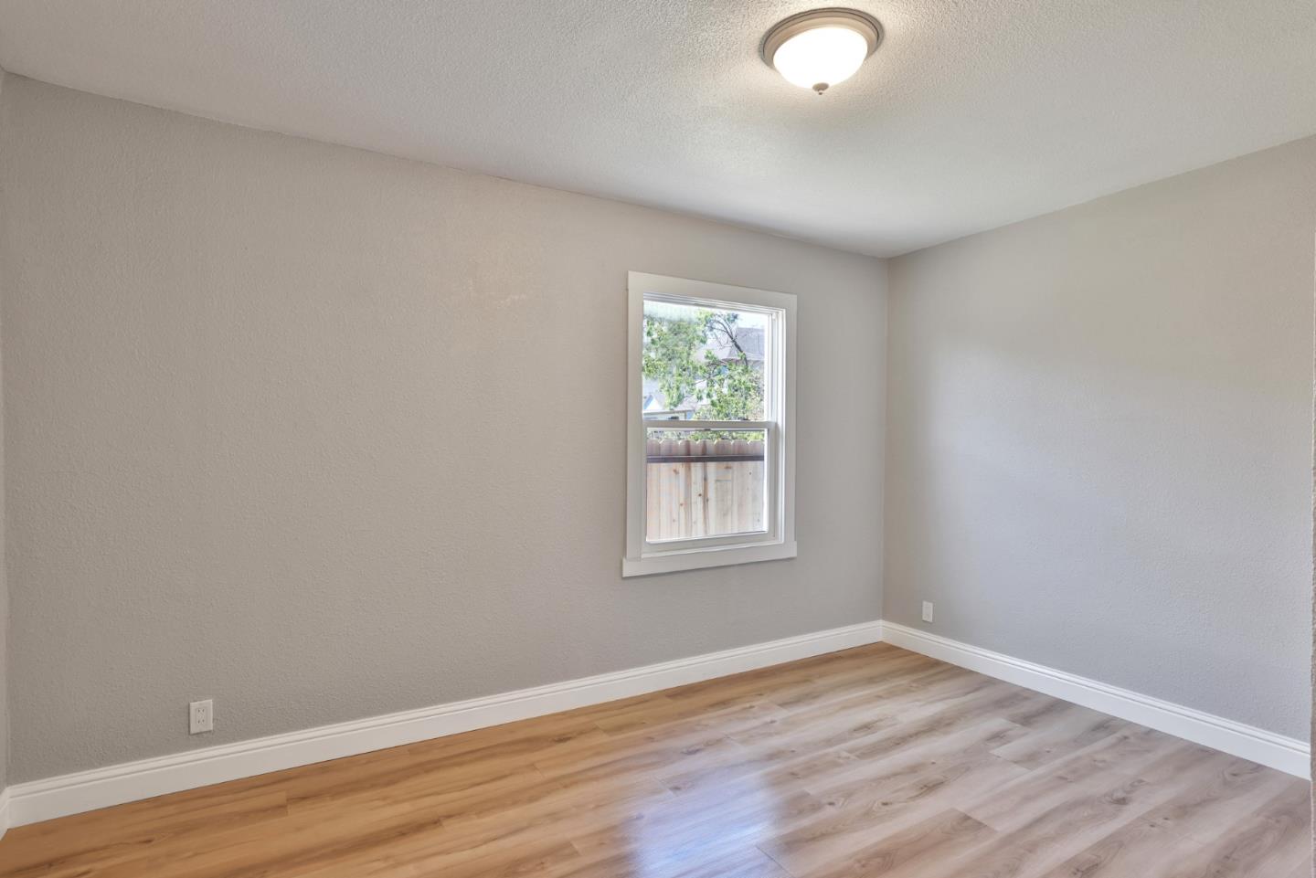 Detail Gallery Image 17 of 24 For 2643 Market St, Oakland,  CA 94607 - 3 Beds | 1 Baths
