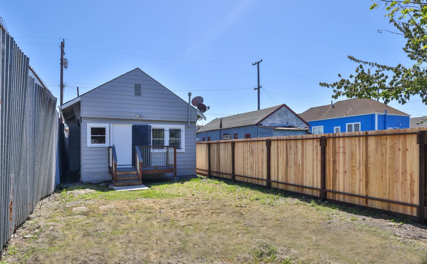 Detail Gallery Image 21 of 24 For 2643 Market St, Oakland,  CA 94607 - 3 Beds | 1 Baths