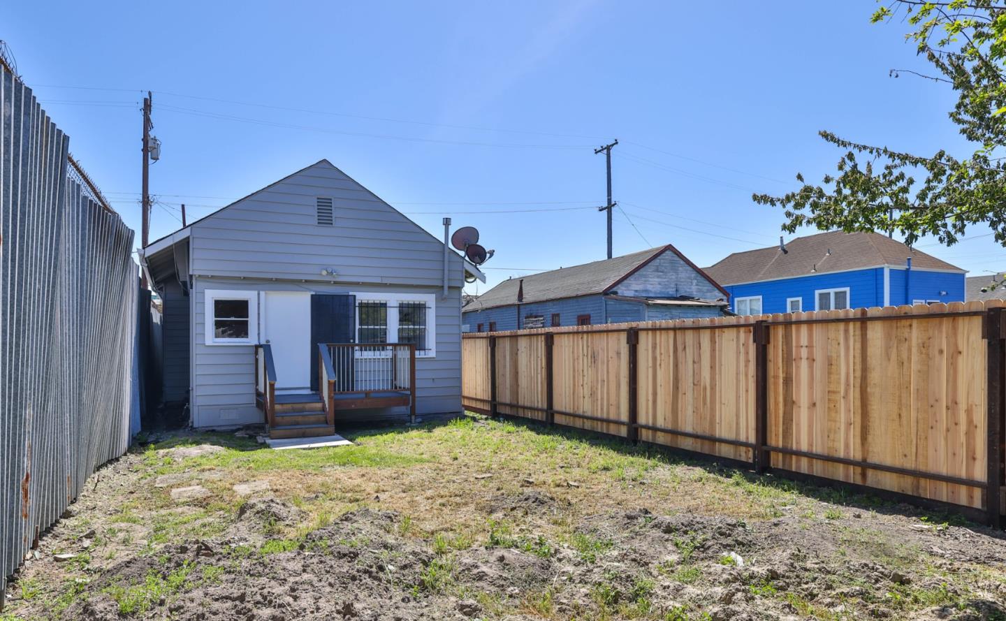 Detail Gallery Image 22 of 24 For 2643 Market St, Oakland,  CA 94607 - 3 Beds | 1 Baths
