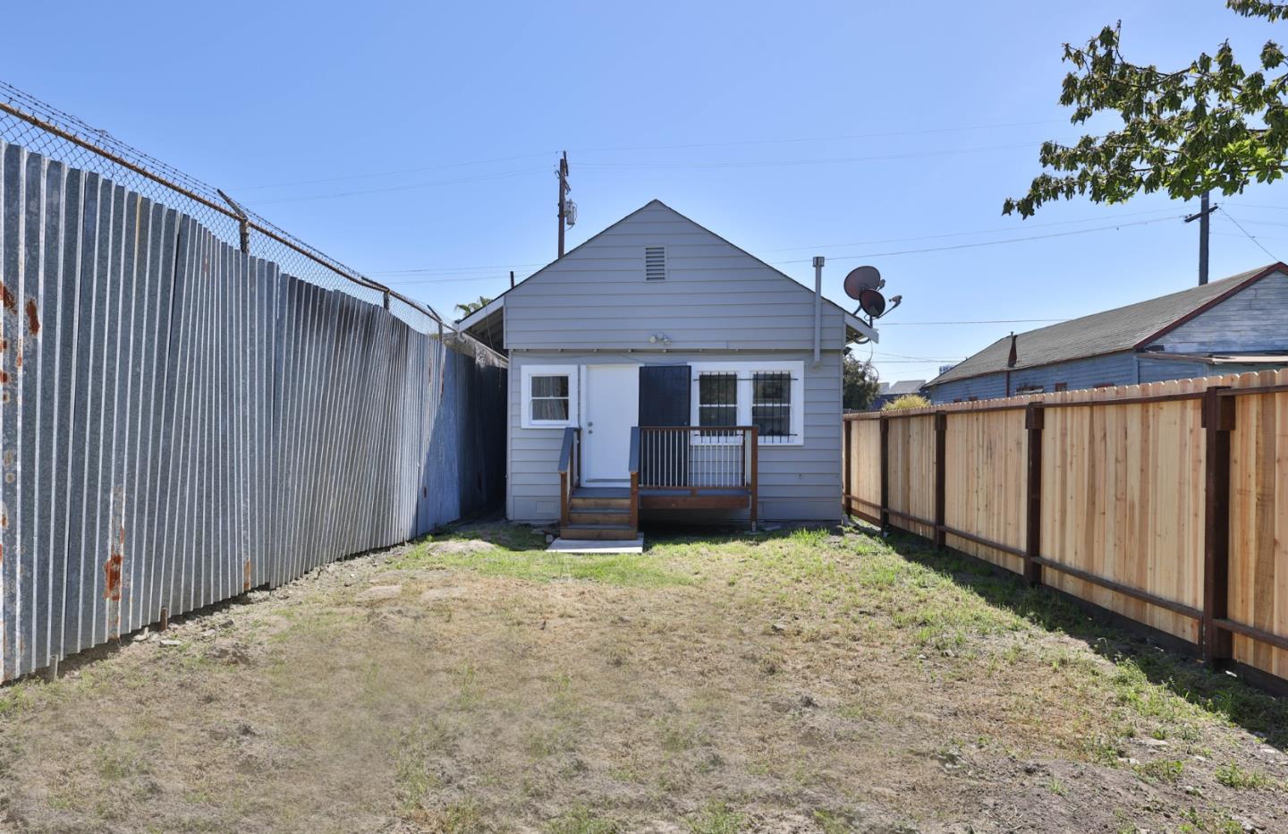 Detail Gallery Image 23 of 24 For 2643 Market St, Oakland,  CA 94607 - 3 Beds | 1 Baths