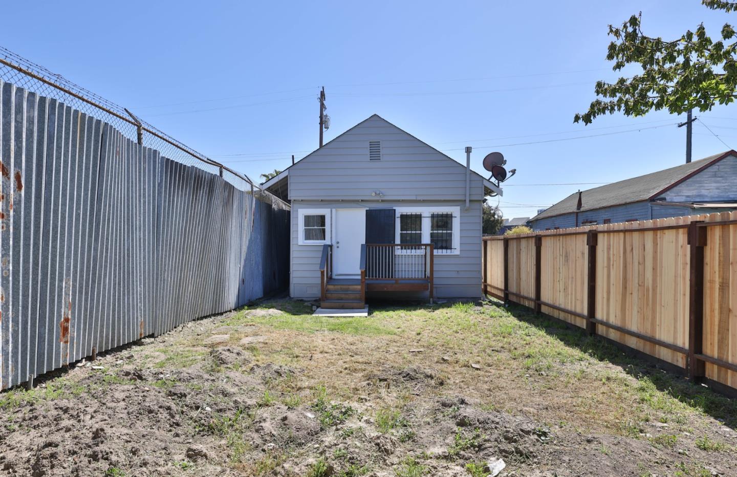 Detail Gallery Image 24 of 24 For 2643 Market St, Oakland,  CA 94607 - 3 Beds | 1 Baths