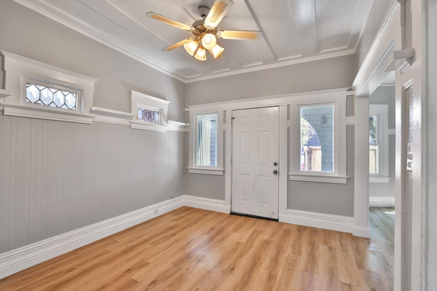 Detail Gallery Image 7 of 24 For 2643 Market St, Oakland,  CA 94607 - 3 Beds | 1 Baths