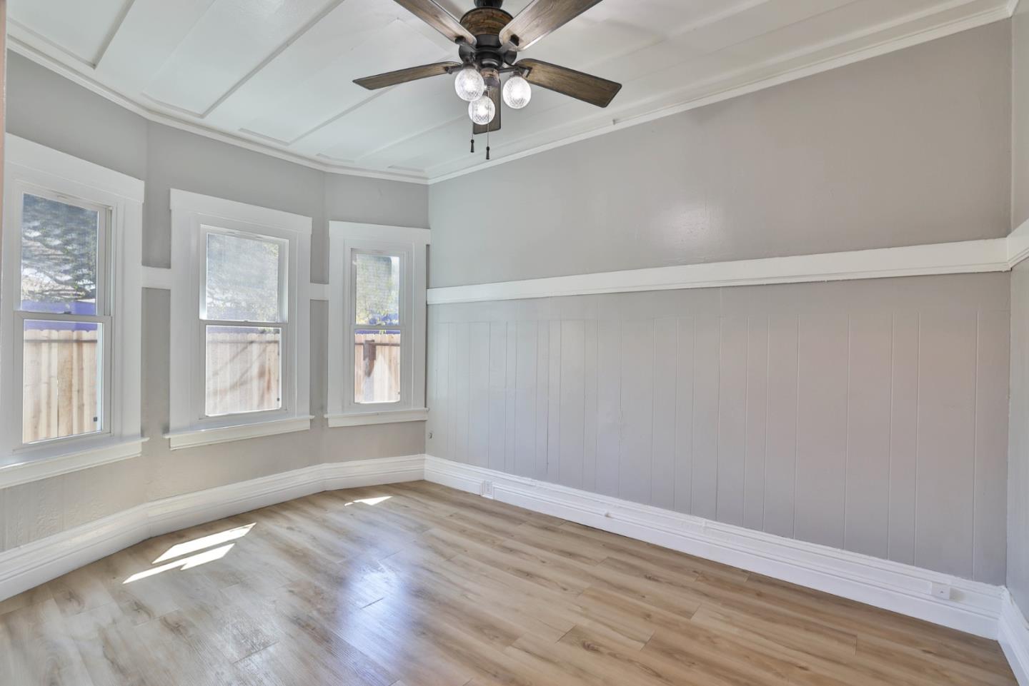 Detail Gallery Image 8 of 24 For 2643 Market St, Oakland,  CA 94607 - 3 Beds | 1 Baths
