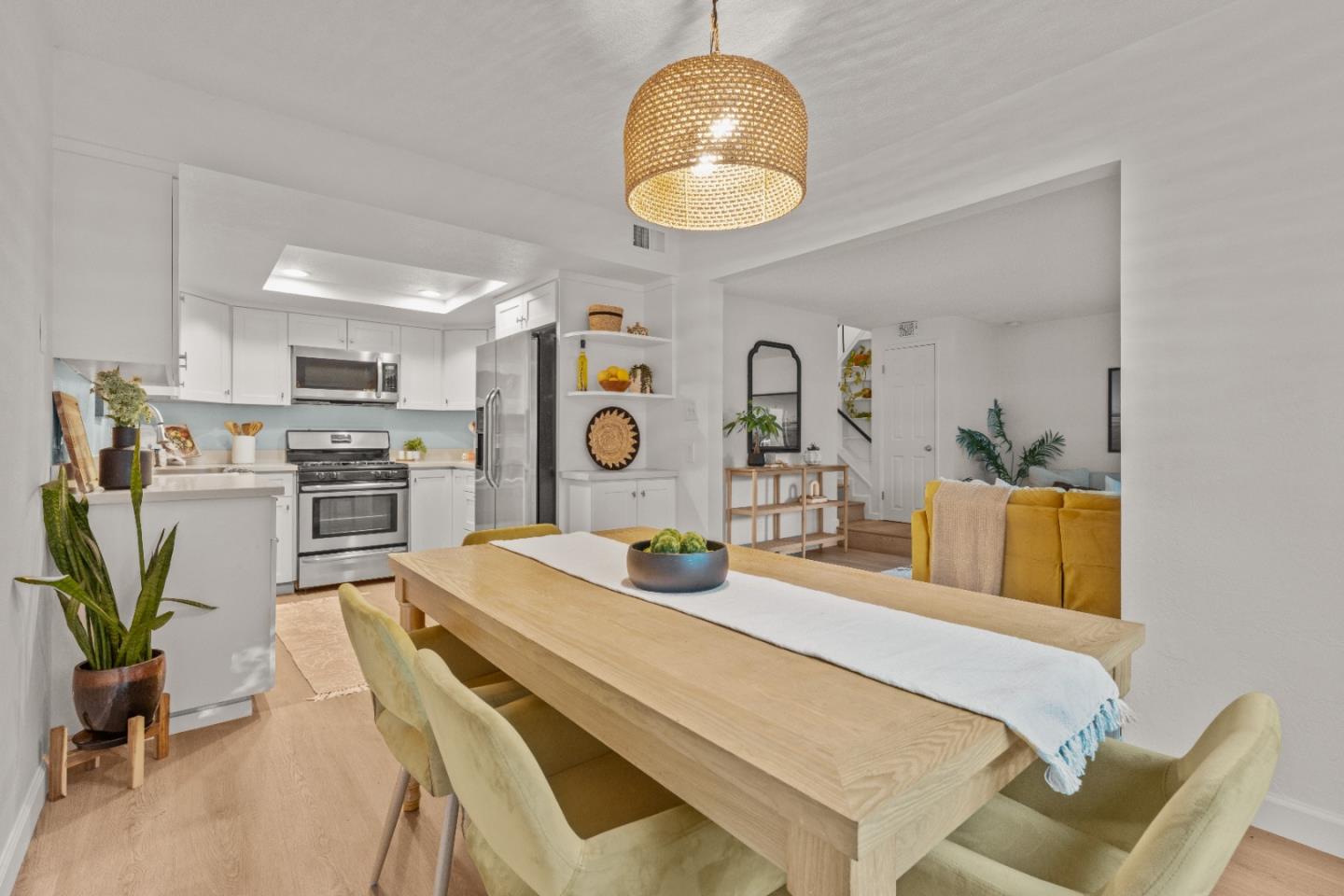 Detail Gallery Image 2 of 23 For 1136 Callas Ln #3,  Capitola,  CA 95010 - 3 Beds | 1/1 Baths