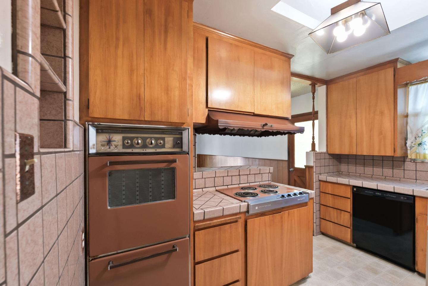 Detail Gallery Image 12 of 36 For 551 Bryan Ave, Sunnyvale,  CA 94086 - 2 Beds | 1 Baths