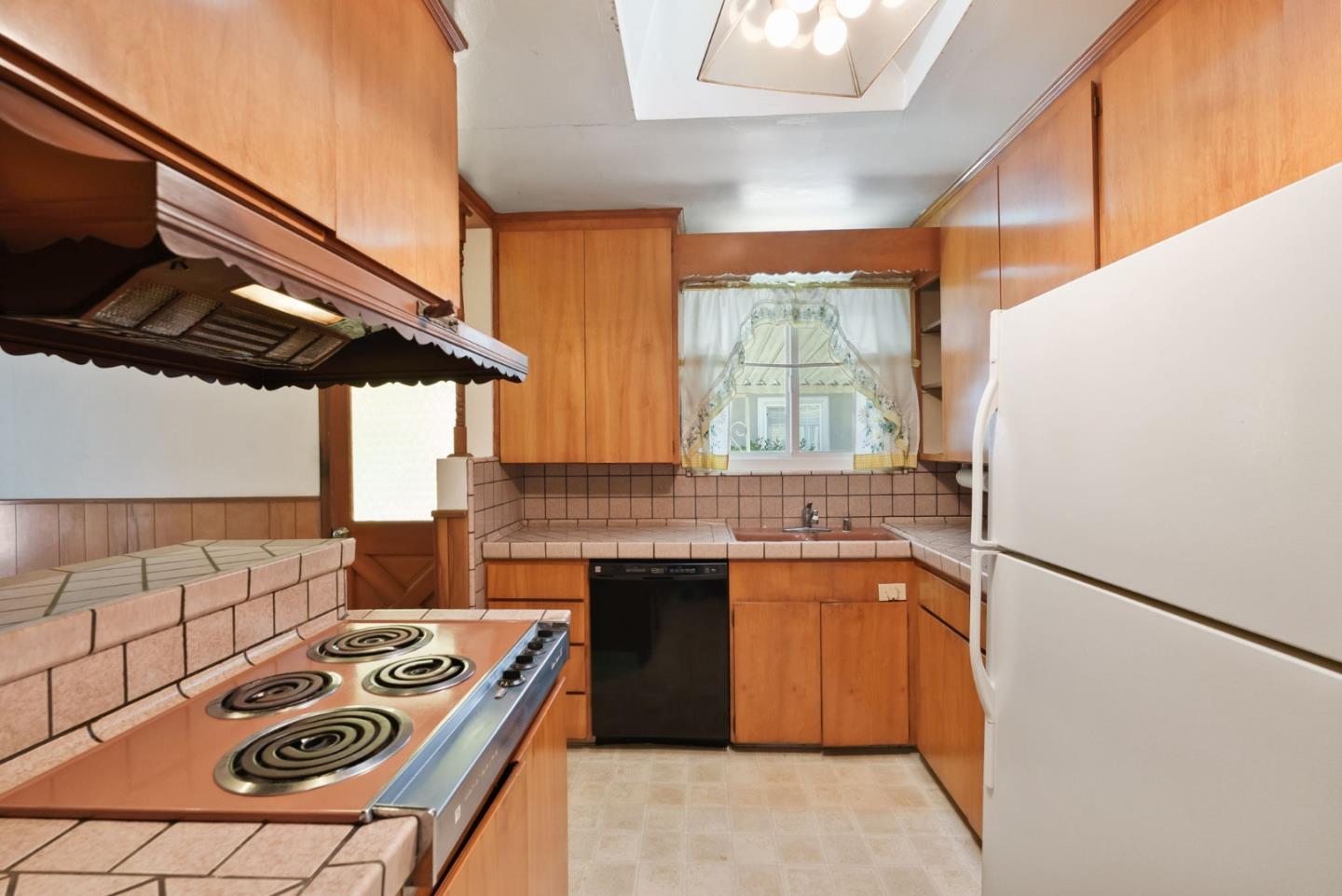 Detail Gallery Image 13 of 36 For 551 Bryan Ave, Sunnyvale,  CA 94086 - 2 Beds | 1 Baths