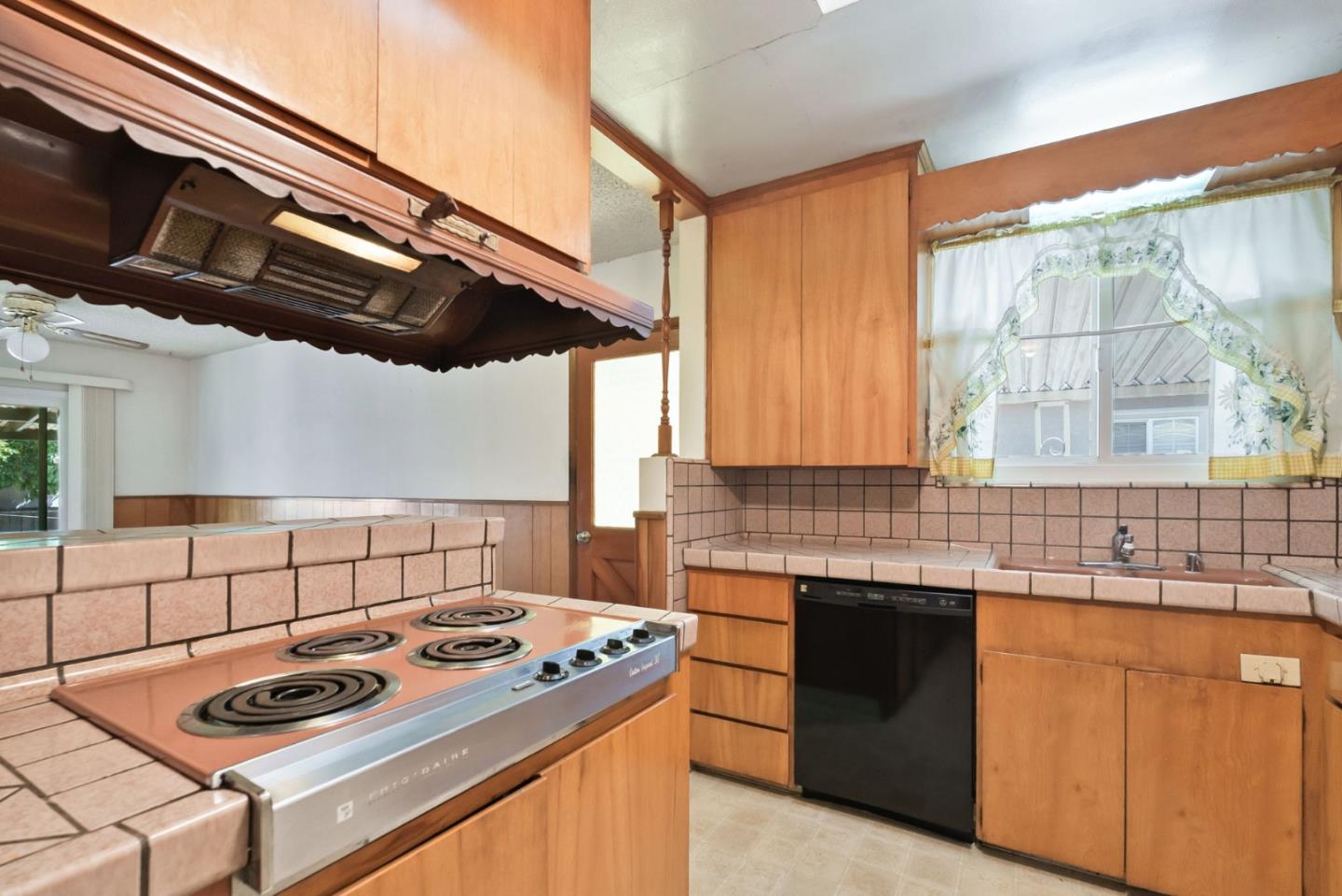 Detail Gallery Image 14 of 36 For 551 Bryan Ave, Sunnyvale,  CA 94086 - 2 Beds | 1 Baths