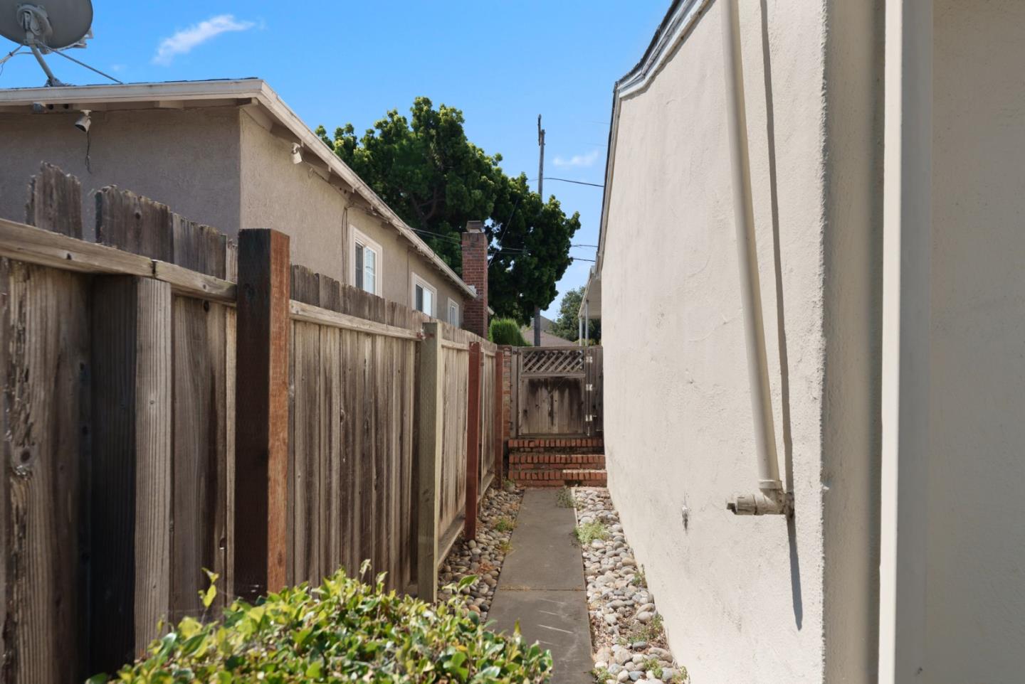 Detail Gallery Image 28 of 36 For 551 Bryan Ave, Sunnyvale,  CA 94086 - 2 Beds | 1 Baths