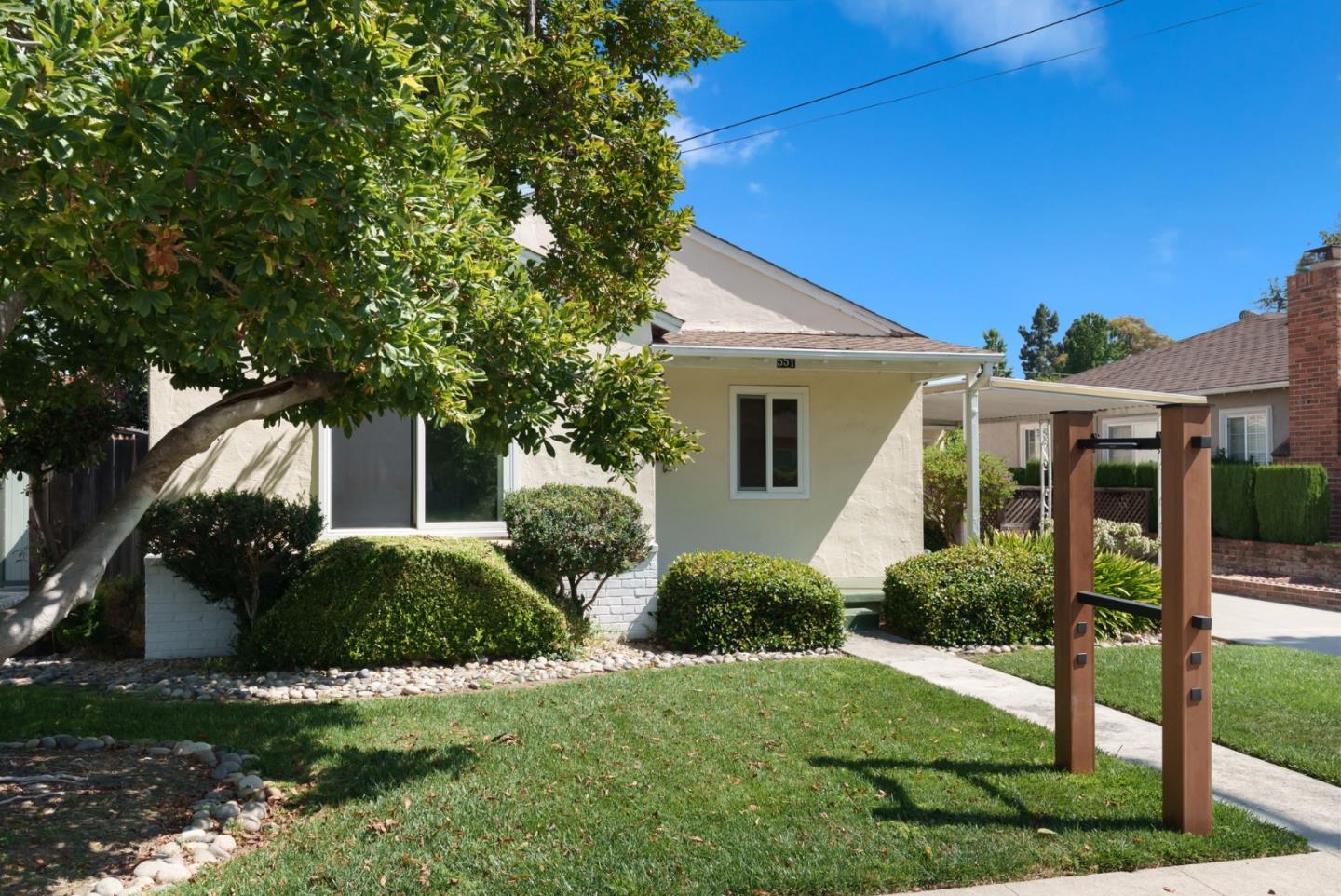 Detail Gallery Image 4 of 36 For 551 Bryan Ave, Sunnyvale,  CA 94086 - 2 Beds | 1 Baths