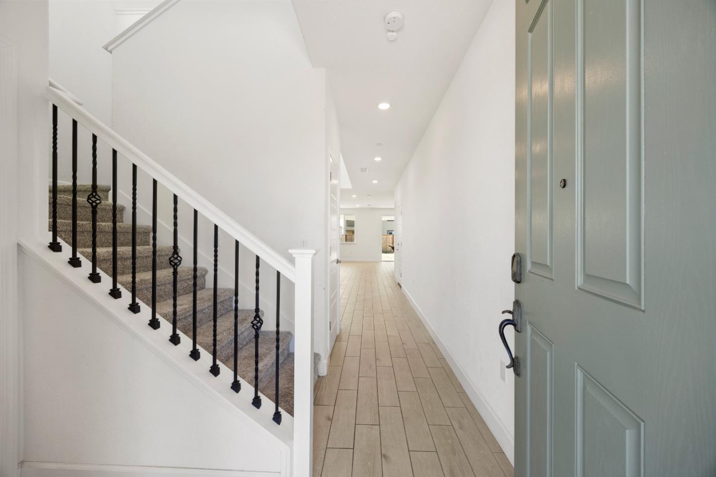 Detail Gallery Image 4 of 41 For 5813 Littlestone St, Sacramento,  CA 95835 - 4 Beds | 3/1 Baths