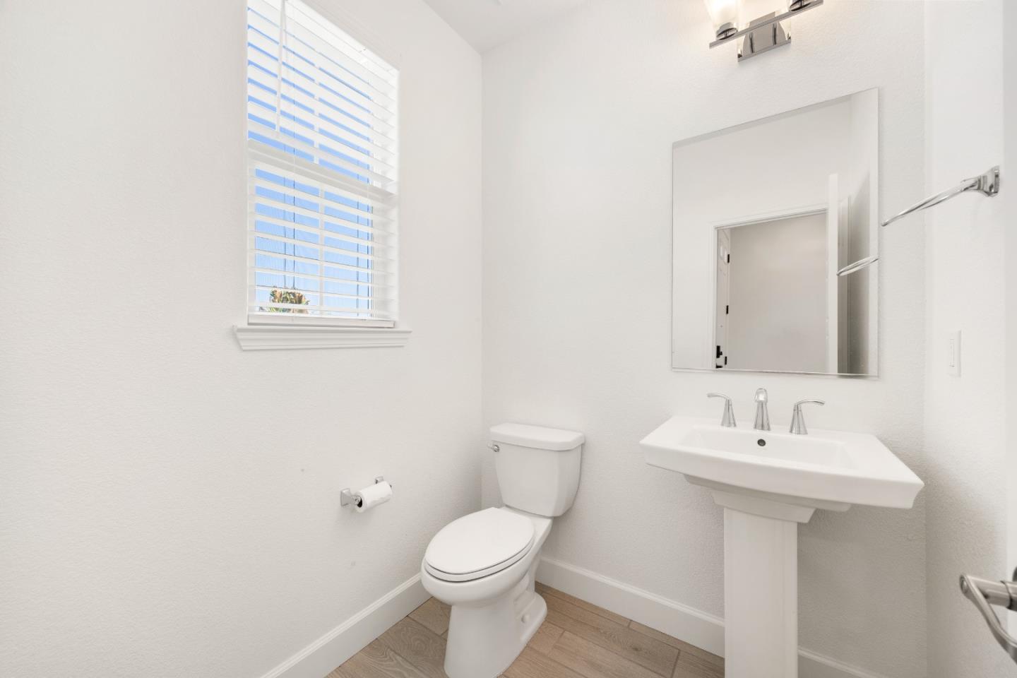 Detail Gallery Image 5 of 41 For 5813 Littlestone St, Sacramento,  CA 95835 - 4 Beds | 3/1 Baths