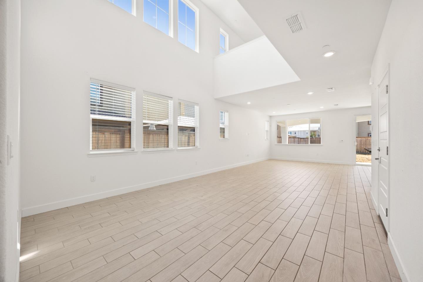 Detail Gallery Image 6 of 41 For 5813 Littlestone St, Sacramento,  CA 95835 - 4 Beds | 3/1 Baths