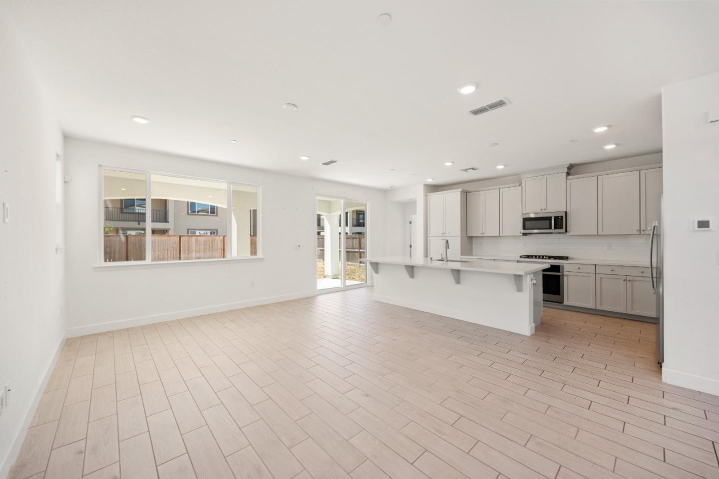 Detail Gallery Image 7 of 41 For 5813 Littlestone St, Sacramento,  CA 95835 - 4 Beds | 3/1 Baths