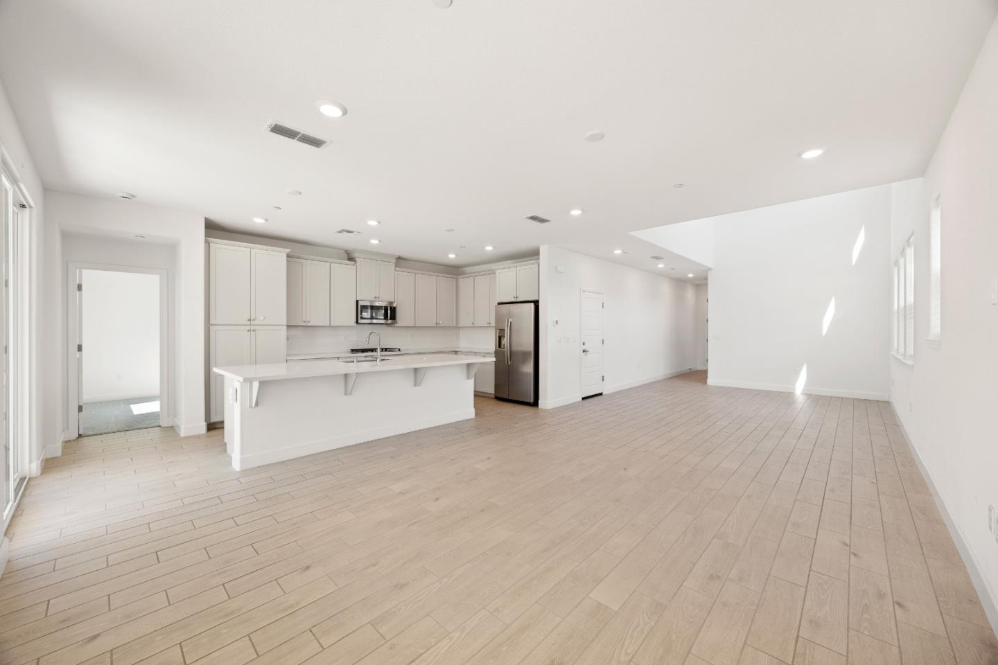 Detail Gallery Image 8 of 41 For 5813 Littlestone St, Sacramento,  CA 95835 - 4 Beds | 3/1 Baths