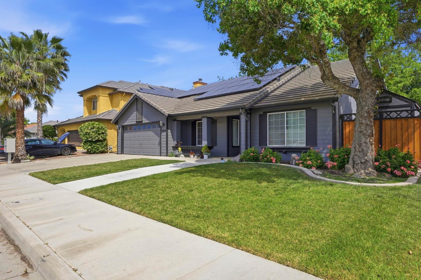 Detail Gallery Image 2 of 42 For 1876 Boalt Dr, Los Banos,  CA 93635 - 3 Beds | 2 Baths