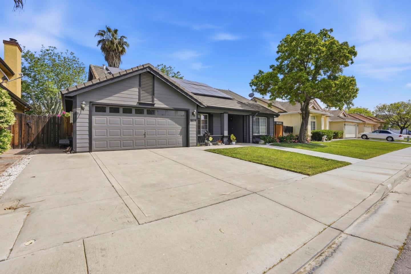 Detail Gallery Image 3 of 42 For 1876 Boalt Dr, Los Banos,  CA 93635 - 3 Beds | 2 Baths