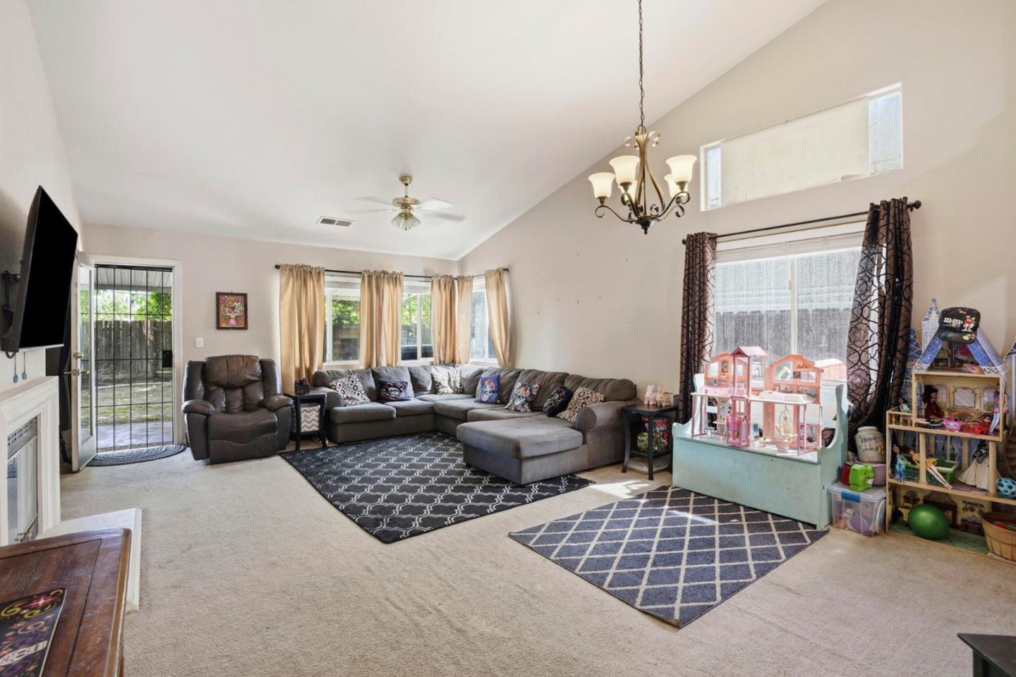 Detail Gallery Image 6 of 42 For 1876 Boalt Dr, Los Banos,  CA 93635 - 3 Beds | 2 Baths