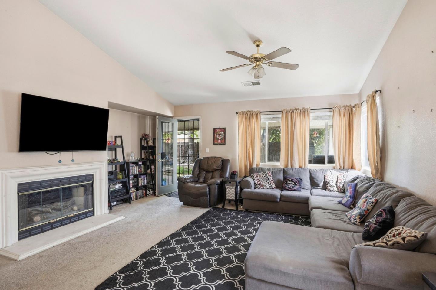 Detail Gallery Image 7 of 42 For 1876 Boalt Dr, Los Banos,  CA 93635 - 3 Beds | 2 Baths