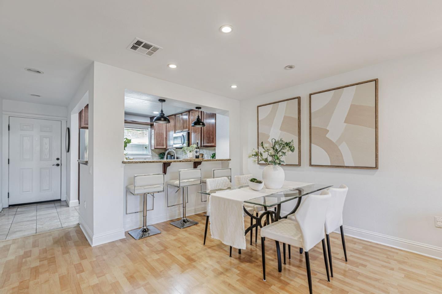 Detail Gallery Image 11 of 31 For 865 Carlisle Way #103,  Sunnyvale,  CA 94087 - 2 Beds | 2/1 Baths